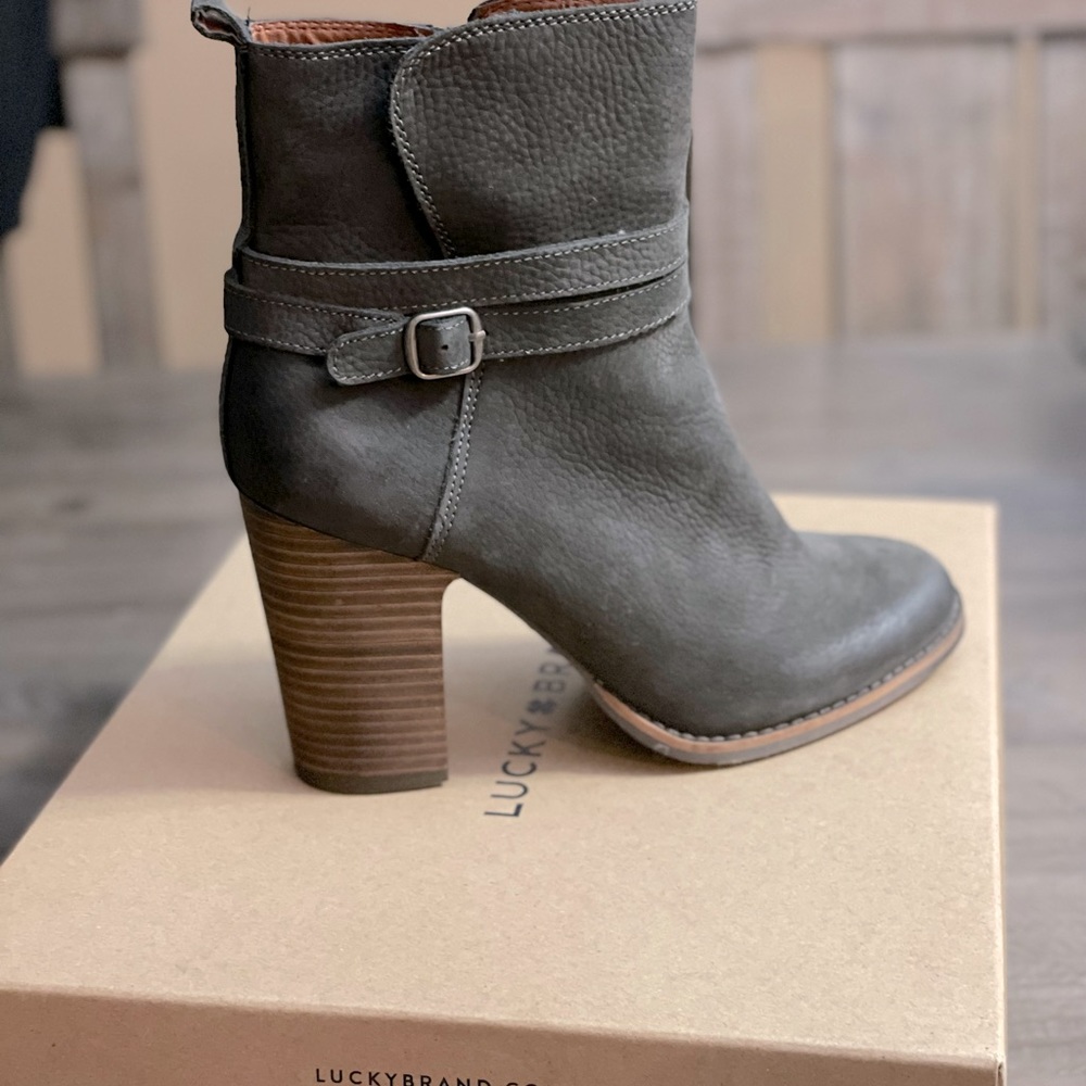 Brand New Lucky Brand Latonya Suede Ankle Boots size 9